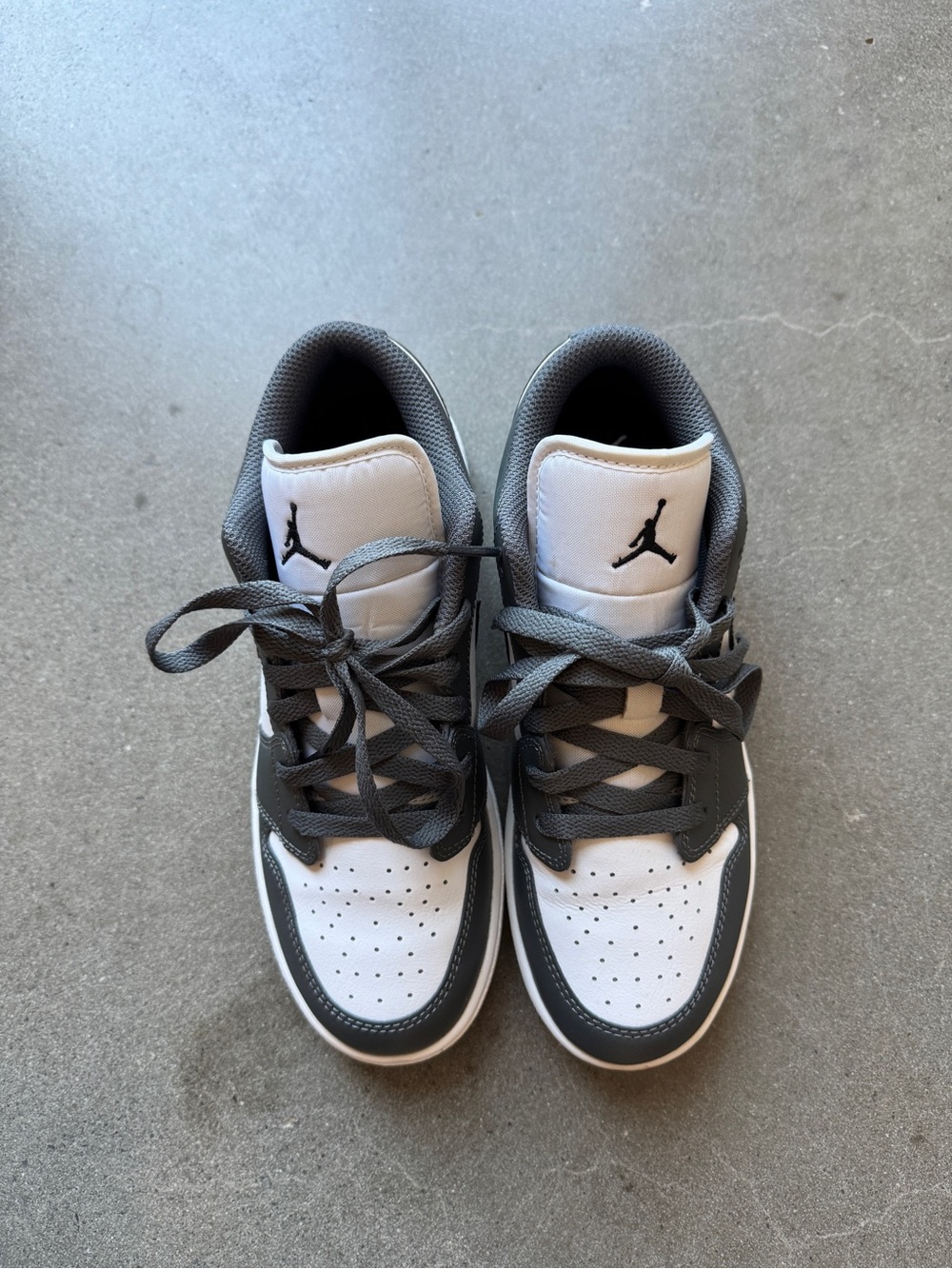 Nike Jordan Low-Top Sneakers in White & Grey